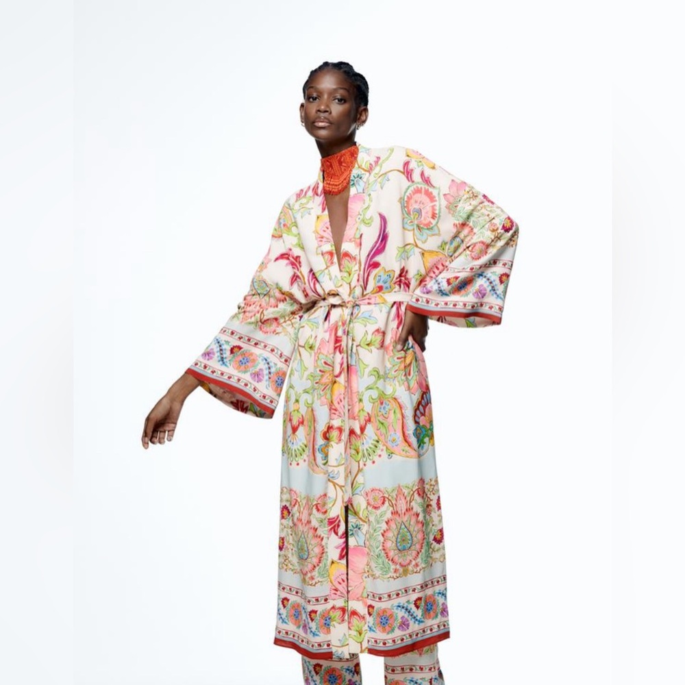 NWT PRINTED KIMONO WITH BELT